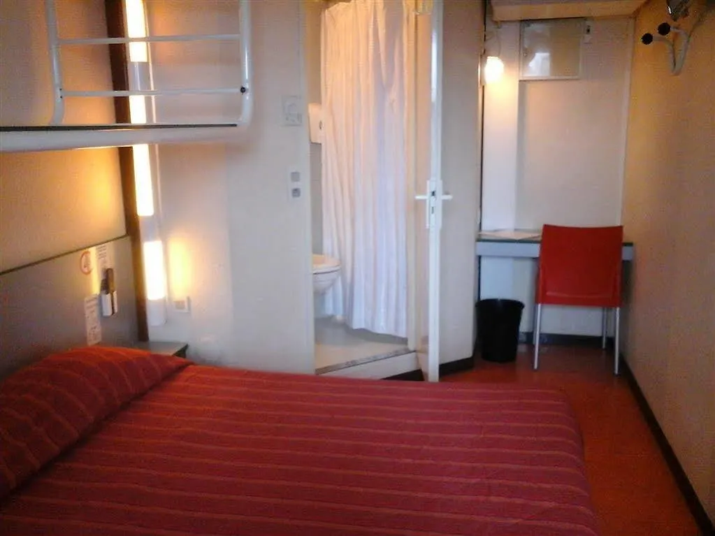 Premiere Classe Lourdes Hotel 0*,